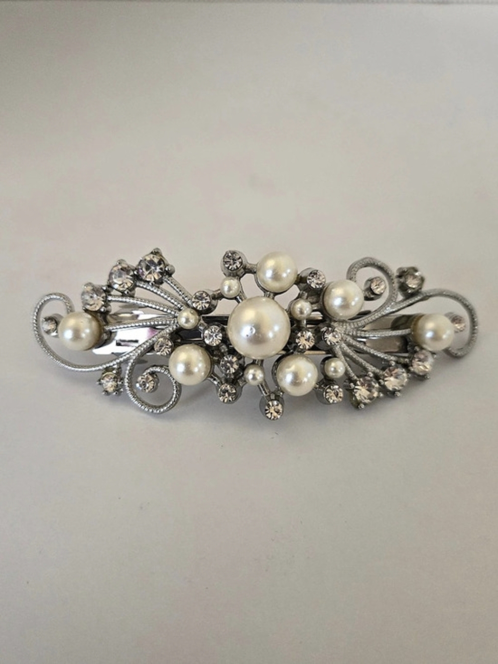 Pearl Rhinestone Hair Clip in Silver & White 
Like New